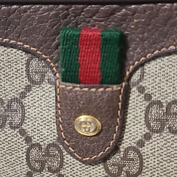 💯 Authentic Gucci Crossbody with cherryline 🍀 - Picture 3 of 15